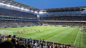 Fenerbahçe'den genç taraftarlara büyük jest: Tribünleri doldurma sırası onlarda