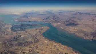 Hürmüz Boğazı'nda Trafik Akışı Yeniden Başladı: Petrol Fiyatlarında Düşüş Yaşandı!