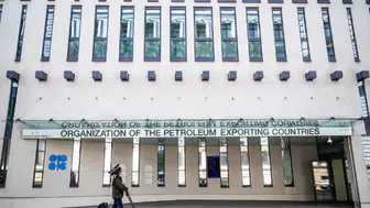 Petrol piyasasında BAE depremi: Rusya'dan fiyat savaşı iddialarına net yanıt