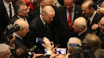 Cumhur İttifakı'nda çatlak sesler: Bahçeli'nin "içerideki tereddüt" uyarısı ve AKP seçmenindeki büyük kopuş