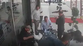 Tarsus’ta çay keyfi kabusa döndü: Gökyüzünden masaya iniş yaptı