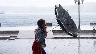 İzmir ve Ege Bölgesi'nde Şiddetli Hava Uyarısı: Fırtına ve Şiddetli Yağışlar Kapıda, Sel Tehlikesine Karşı Önlem Alın!