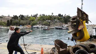 Antalya Yat Limanı'nda Deniz Dip Temizliği Gerçekleştirildi