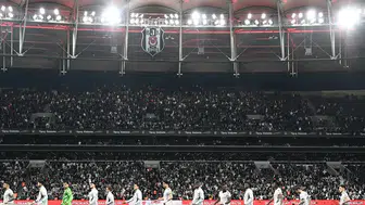 Tribünlerden yönetime ve takıma "sesli" uyarı: Beşiktaş'ta Trabzonspor maçı öncesi radikal karar