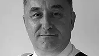 Polis muhabirliğinden ödüllü köşe yazarlığına: Tolga Şardan’ın gazetecilik serüveni
