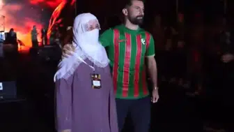 Amedspor’un şampiyonluk kutlamasında unutulmaz anlar: Celal Hanalp’in tercihi taraftarı gözyaşlarına boğdu