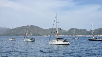 Akdeniz'de zor anlar yaşayan Family gemisine Türk eli: Adrasan yolculuğu başladı