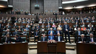 TBMM'de yeni dönem: AKP'de 'açıklama' yasağı başladı