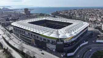 Tribünlerde bayram havası: Fenerbahçe'den kadın ve çocuk taraftarlara özel jest