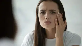 Gözlerinizdeki bahar yorgunluğuna dikkat: Evdeki yöntemler şifa değil hasar getiriyor