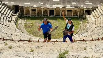 Efsaneler Türkiye rotasında: Metallica’nın yıldızları Pamukkale’nin büyüsüne kapıldı