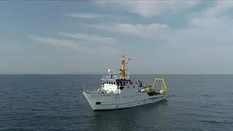 Ege'de korku dolu anlar: Kayalara çarpan yük gemisi sulara gömüldü
