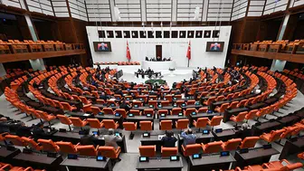 Site sakinlerinin uzun süredir beklediği düzenlemeler Meclis gündeminde: Aidat krizine çözüm getirecek kanun teklifinde kritik viraj dönüldü.
