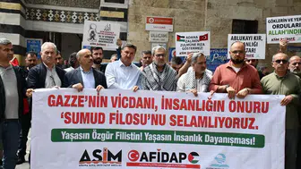 Adana'da vicdan nöbeti: İsrail'in insani yardım filosuna saldırısı sert dille kınandı