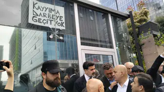 CHP'de tansiyon yükseldi: Genel Merkez önünde beklenmedik arbede
