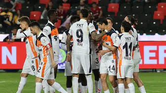Süper Lig'de final haftasının kazananı Başakşehir oldu: Avrupa rotası kupaya çevrildi