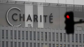 Almanya'da kritik transfer: Ebola ile mücadele eden doktor Charité'de