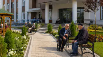 Yaşlı bakımında devrim niteliğinde adımlar: 70 yaş üstüne kapılar ardına kadar açıldı