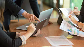 Borsa yatırımcısının pusulası: Şirketlerin yeni hamleleri ve piyasadaki hareketlilik