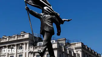 Gözleri bayrağıyla kapandı: Banksy'nin Londra'nın kalbine bıraktığı 'kör vatanseverlik' mesajı