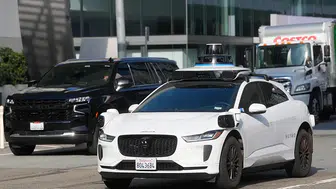 Otonom sürüşte büyük kriz: Sel suları robotaksileri saf dışı bıraktı