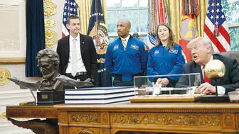 Trump’tan NASA Direktörü’ne şaşırtan çıkış: Kulakların iyi duyuyor mu?