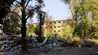 Luhansk'ta okul binasına ağır darbe: Can kaybı arttı