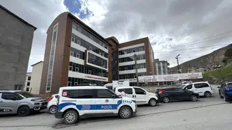 Hakkari'de dehşet anları: Kurum binasında görev başındaki psikologa bıçaklı saldırı