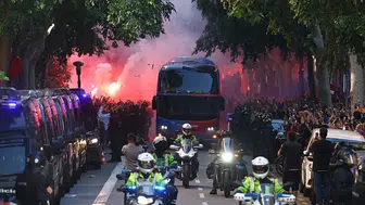 Kendi otobüslerini taşladılar: El Clasico öncesi taraftardan büyük hata