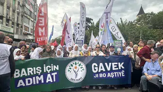 Kadıköy sokakları barış çağrısıyla yankılandı: "Artık somut adım bekliyoruz"