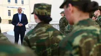 Yunanistan ordusunda gönüllü kadın asker projesinde kriz