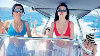 Bodrum tatilinde dümene geçen Dilara Aksüyek dikkat çekti