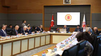 TBMM Komisyonunda Öğretmen Protestosu Krizi