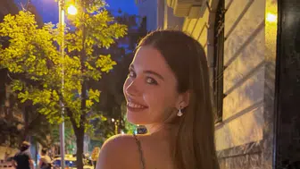 Afra Saraçoğlu ve Poyraz Yosmaoğlu Bebek turunda görüntülendi