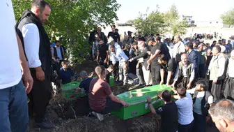 Karaman'daki trafik kazasında hayatını kaybeden üç kardeş Siverek'te defnedildi