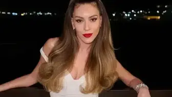Sinem Kobal Fransa tatilindeki stiliyle etkileşim yarattı