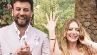 Hudutsuz Sevda oyuncularından Bodrumda sürpriz nişan töreni