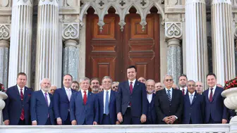 İstanbul buluşmasında dikkat çeken siyasi kare