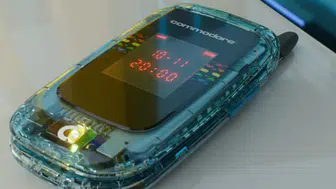 Commodore dijital gürültüye karşı kapaklı telefonunu tanıttı