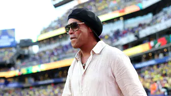 Ronaldinho İtalya’da Sahalara Dönüş Sinyali Verdi