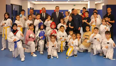 Bayburt Valisi, Yeni Spor Salonu'nda sporcularla buluşarak destek sözü verdi!