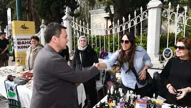 Başkan Aydın'dan Kadın Girişimciler Sokağı'na Destek Ziyareti