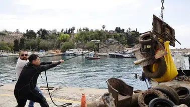 Antalya Yat Limanı'nda Deniz Dip Temizliği Gerçekleştirildi