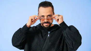 Bahadır Tatlıöz, 'Münezzeh' ile Sanat Kariyerinde Yeni Bir Döneme Adım Attı