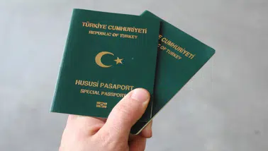 Öğretmenler için vizesiz seyahat kapısı aralanıyor: Yeşil pasaport müjdesi yolda