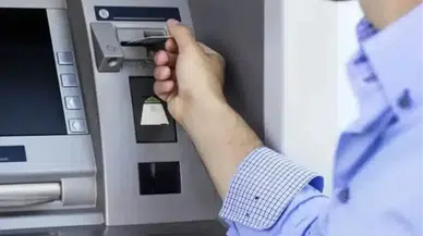 ATM’den Para Çekerken Nelere Dikkat Etmeliyiz? Bu Hata Tüm Hesabınızı Boşaltabilir!