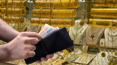 Sıradışı Dalgalanma: Altın Fiyatları 11 Ocak Pazar Günü Sarsıcı Değişim Gösterdi! Gram ve Çeyrek Altın Fiyatları Ne Kadar?