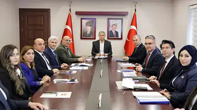 Adana'da Eğitim Değerlendirme Toplantısı: Faaliyetler ve Yatırımlar Gözden Geçirildi!