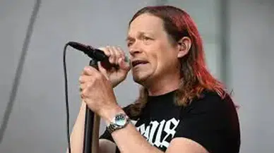 3 Doors Down'un solisti Brad Arnold, 47 yaşında böbrek kanseri nedeniyle hayatını kaybetti