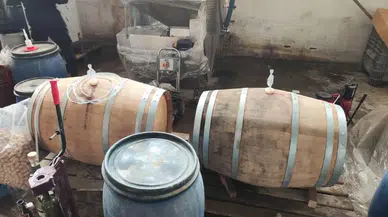 Bursa'da 800 Litre Kaçak Şarap Operasyonu: Yüzyıllık İçki Geleneği Tehdit Altında!